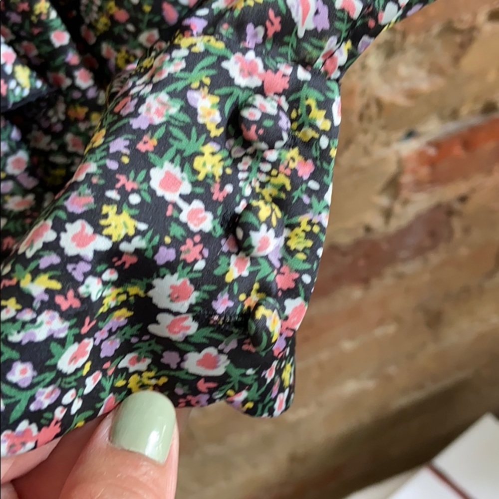 Urban Outfitter’s Floral ruffle top - Picture 5 of 5